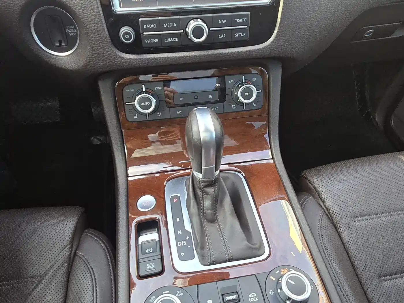 Volkswagen Touareg 2015 3.0TSI Luxury фото 8