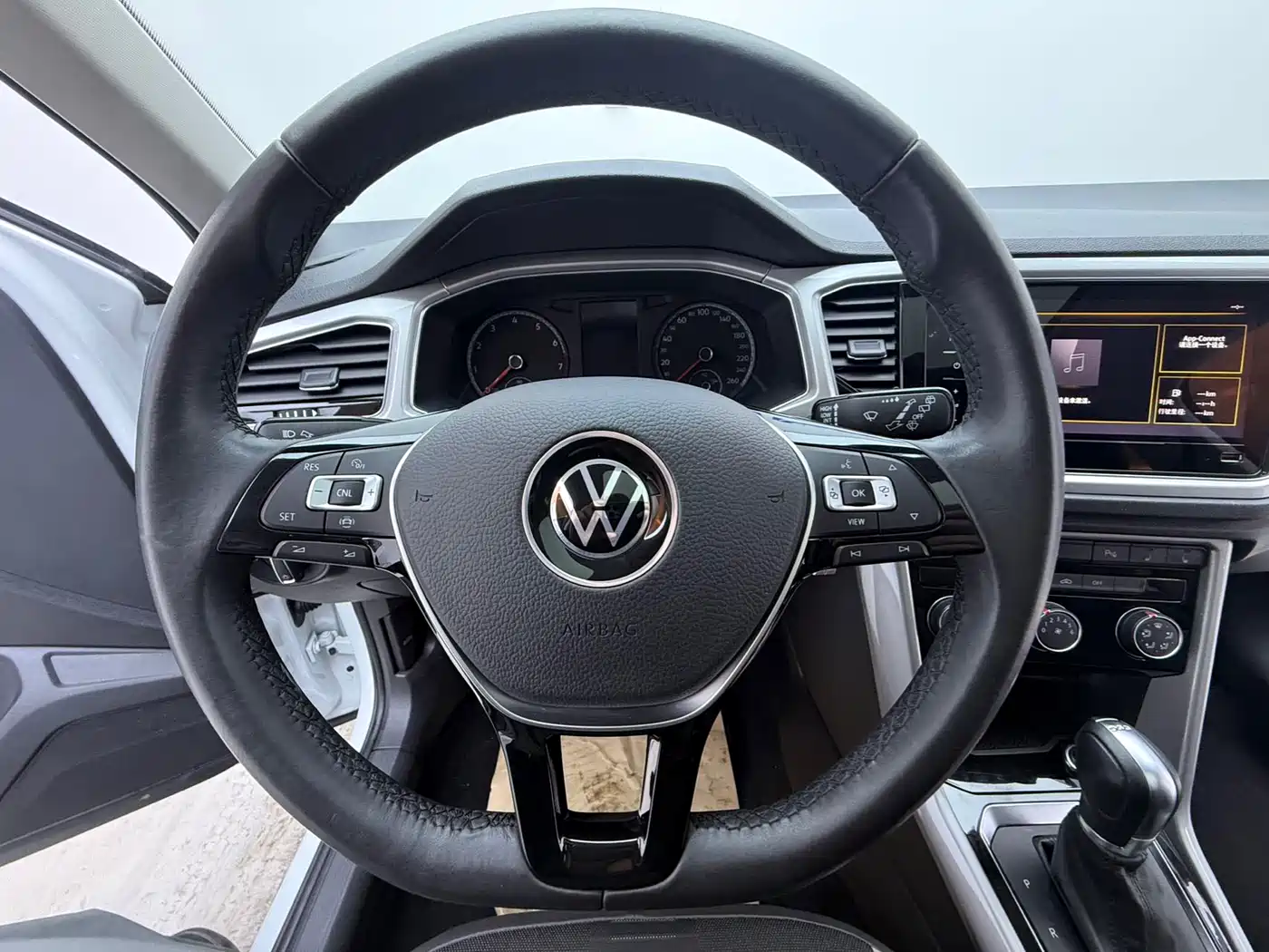Volkswagen T-ROC 2021 Facelift 280TSI DSG 2WD Elite Smart Connect Edition фото 8