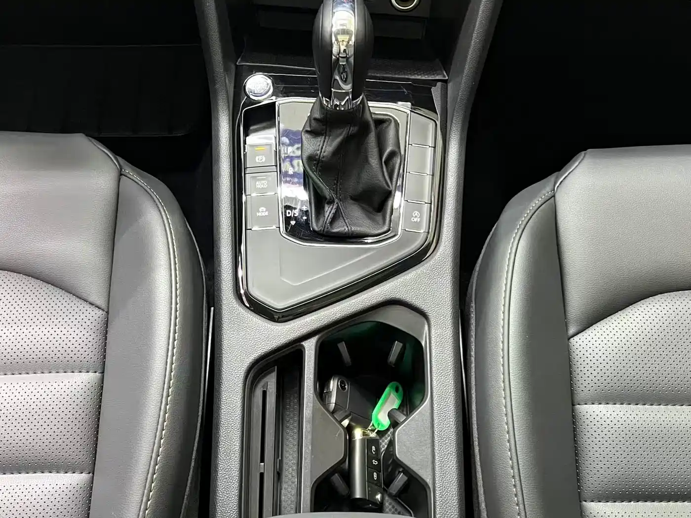 Volkswagen Tharu 2022 280TSI FWD Luxury Edition фото 18