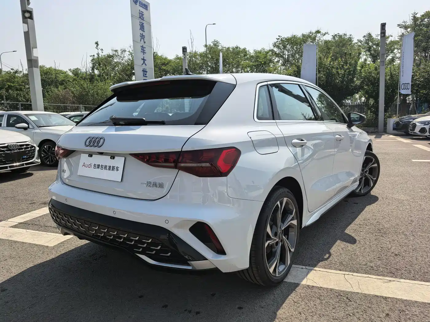 Audi A3 2025 Sportback 35TFSI Flying Premium фото 12