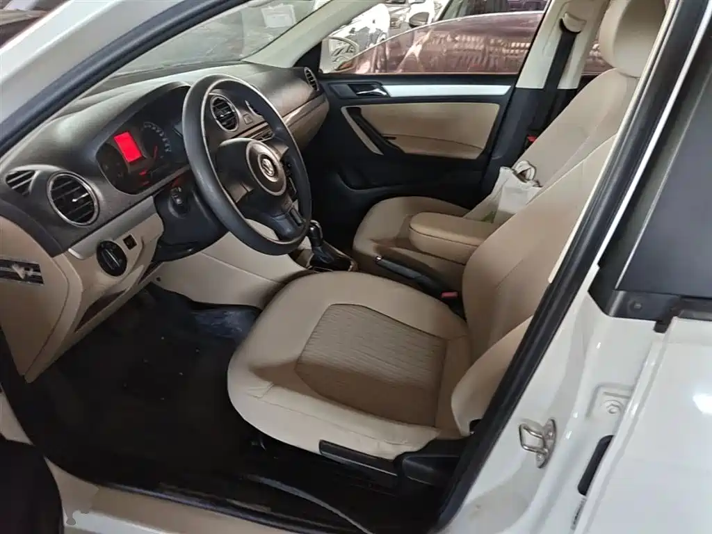 Volkswagen Jetta 2015 1.6L Auto Comfort фото 15