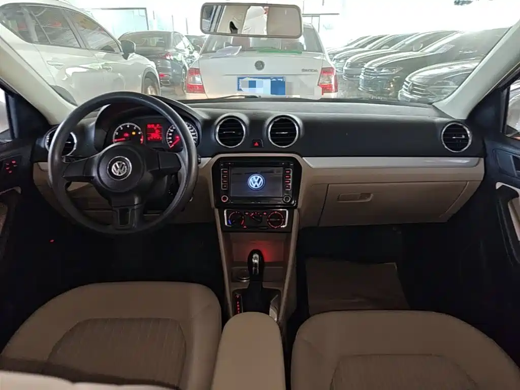 Volkswagen Jetta 2015 1.6L Auto Comfort фото 10