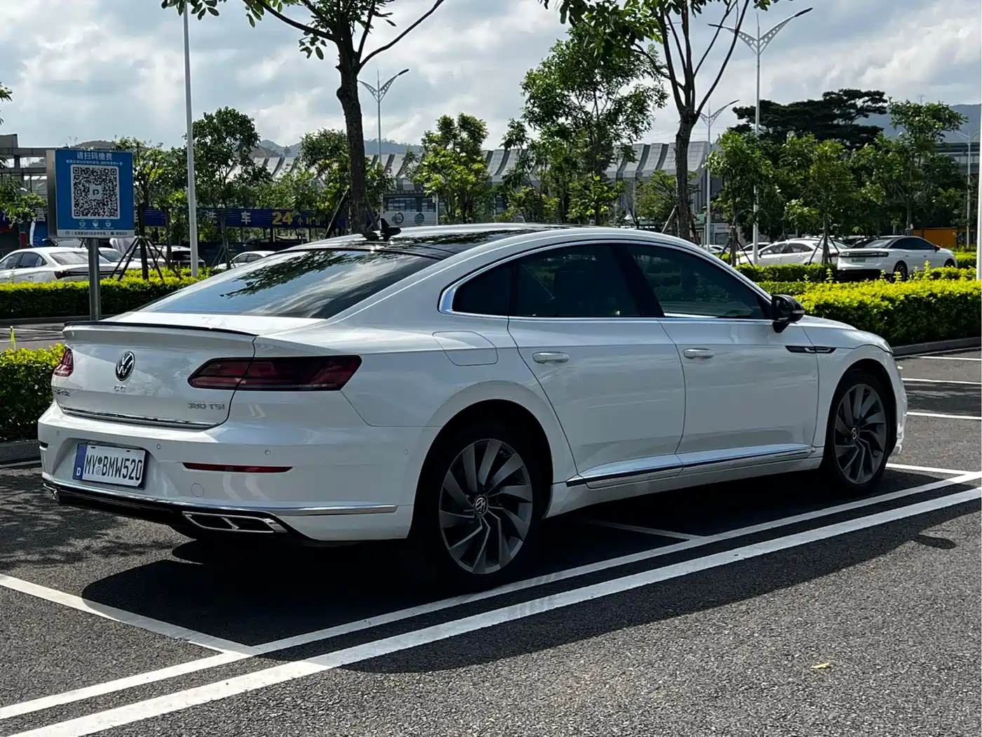 Volkswagen FAW-Volkswagen CC 2023 380TSI Eye-catching Edition фото 4