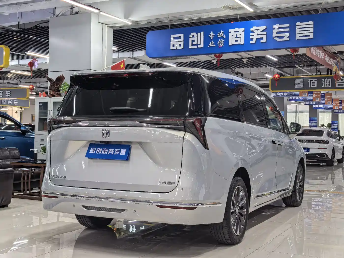 Buick GL8 2025 Land Honor Premium Edition фото 7