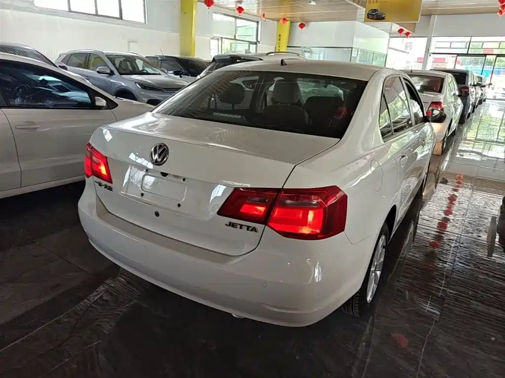 Volkswagen Jetta 2015 1.6L Auto Comfort фото 7