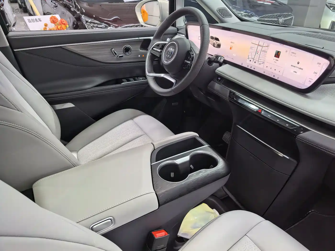 Buick GL8 2025 Land Honor Premium Edition фото 10