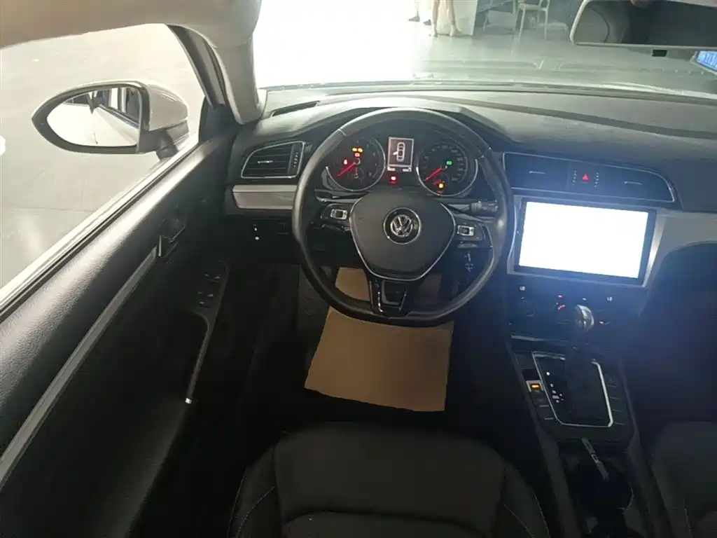 Volkswagen Lamando 2015 280TSI DSG Comfort фото 11