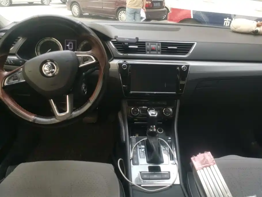 Škoda Superb 2018 TSI330 DSG Comfort Edition China V фото 12