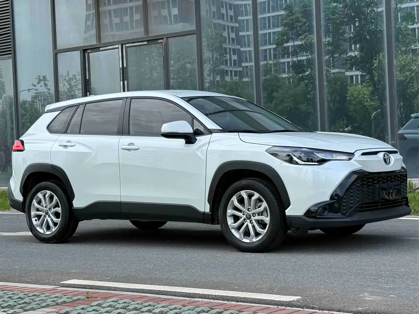 Toyota Frontlander 2024 2.0L CVT Elite Edition фото 3