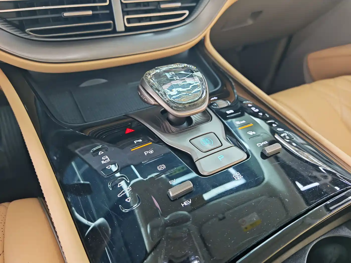 Denza D9 2022 DM-i 970 AWD Flagship фото 5