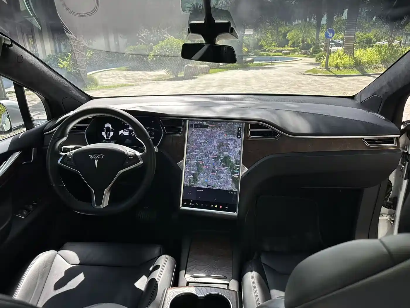 TESLA MODEL X