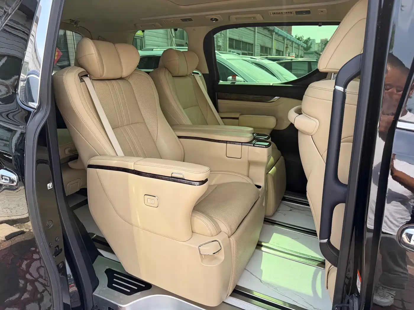 Toyota Alphard 2021 Hybrid 2.5L Premium фото 7