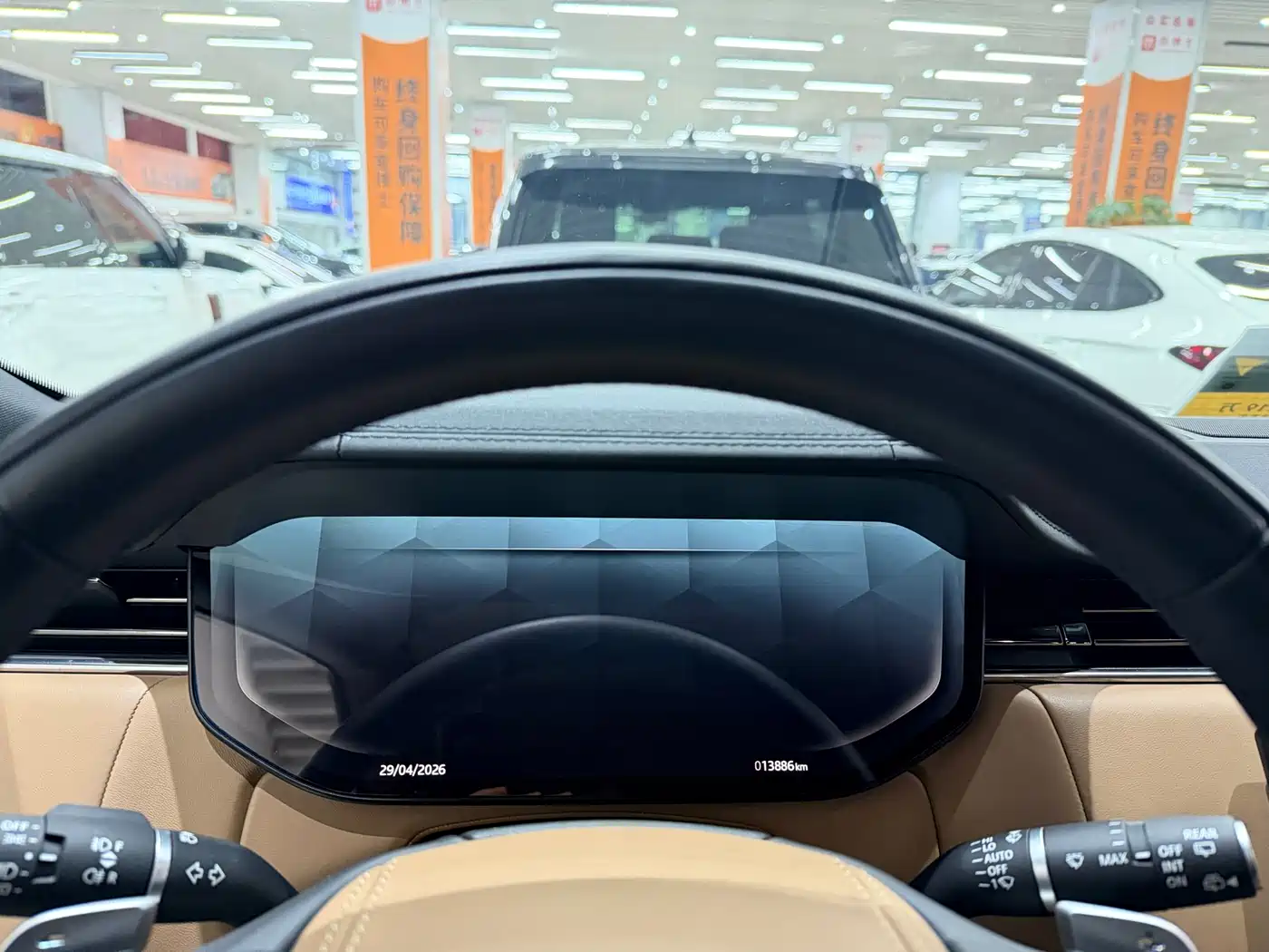 Land Rover Range Rover 2023 3.0 L6 360PS Golden Age Edition фото 25