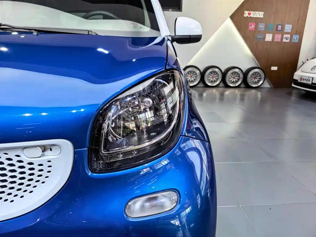 smart fortwo 2019 2019 0.9T 66kW Hardtop Wind Edition China VI