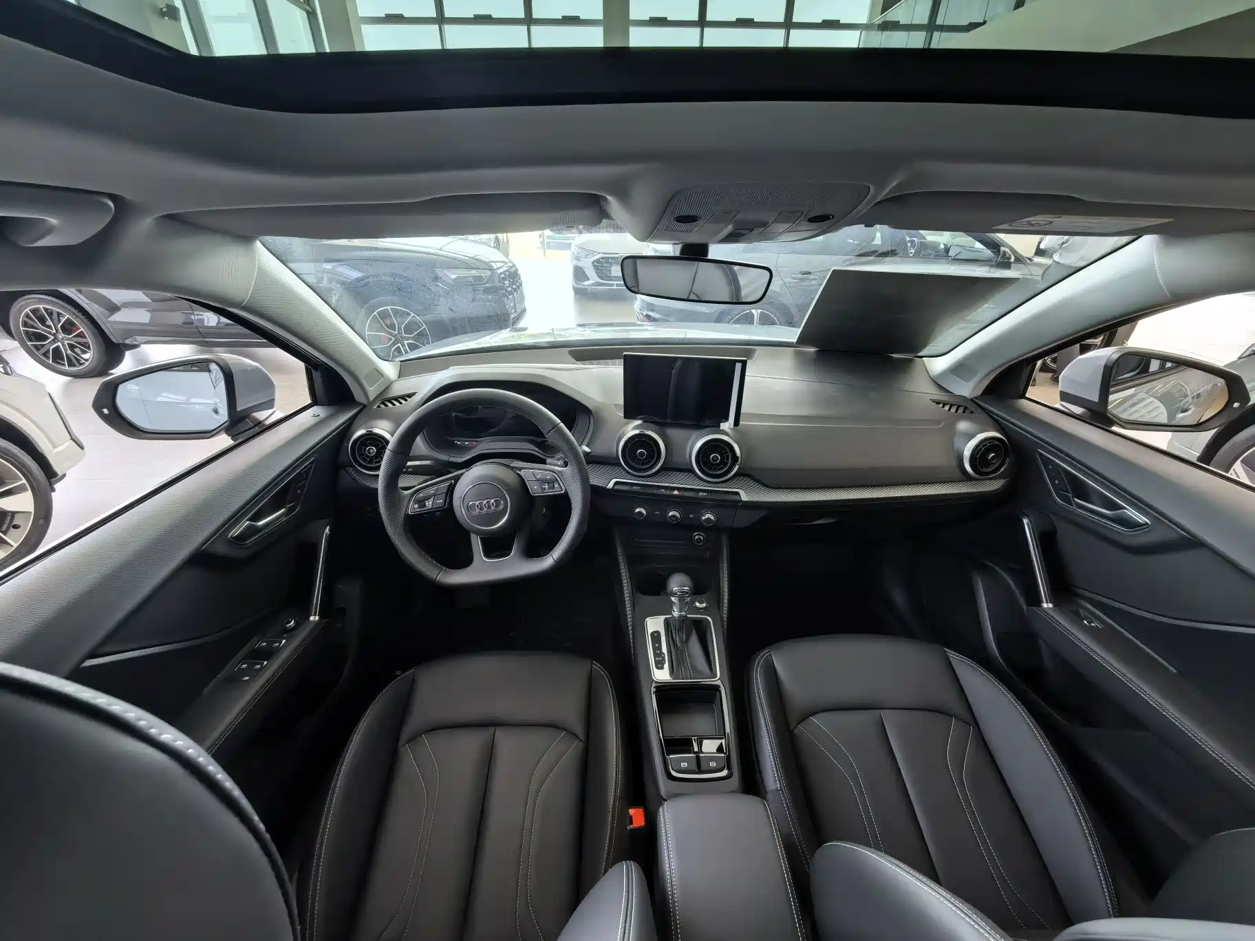 Фото 12 - Audi Q2L
