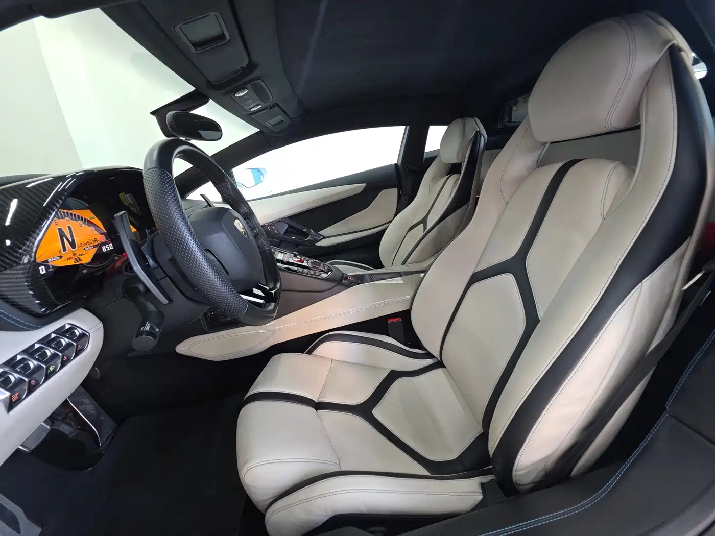 Lamborghini Aventador 2011 LP 700-4 фото 12