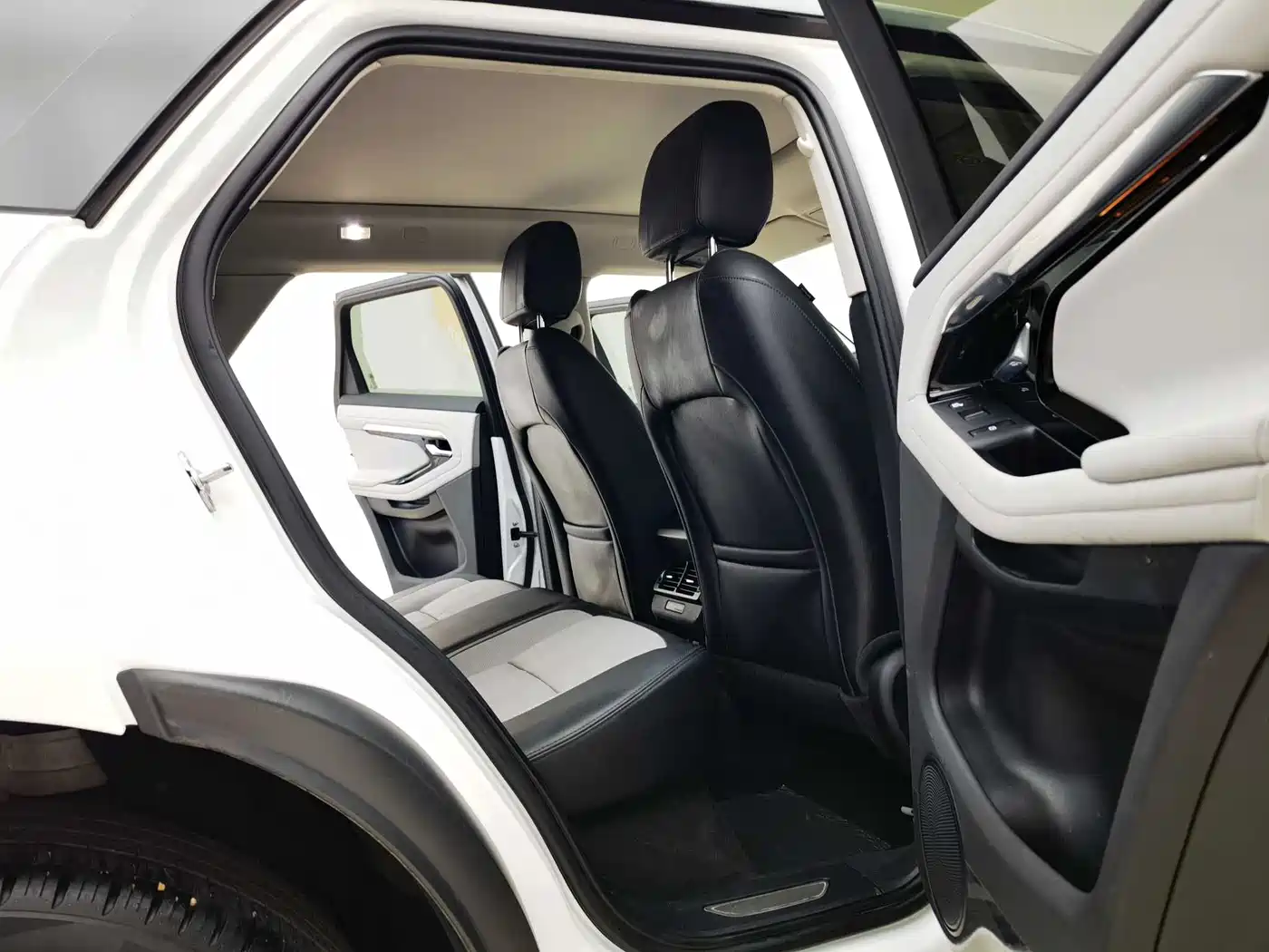 Land Rover Range Rover Evoque 2020 Model 249PS R-DYNAMIC S Gloss Black Sport Edition фото 18