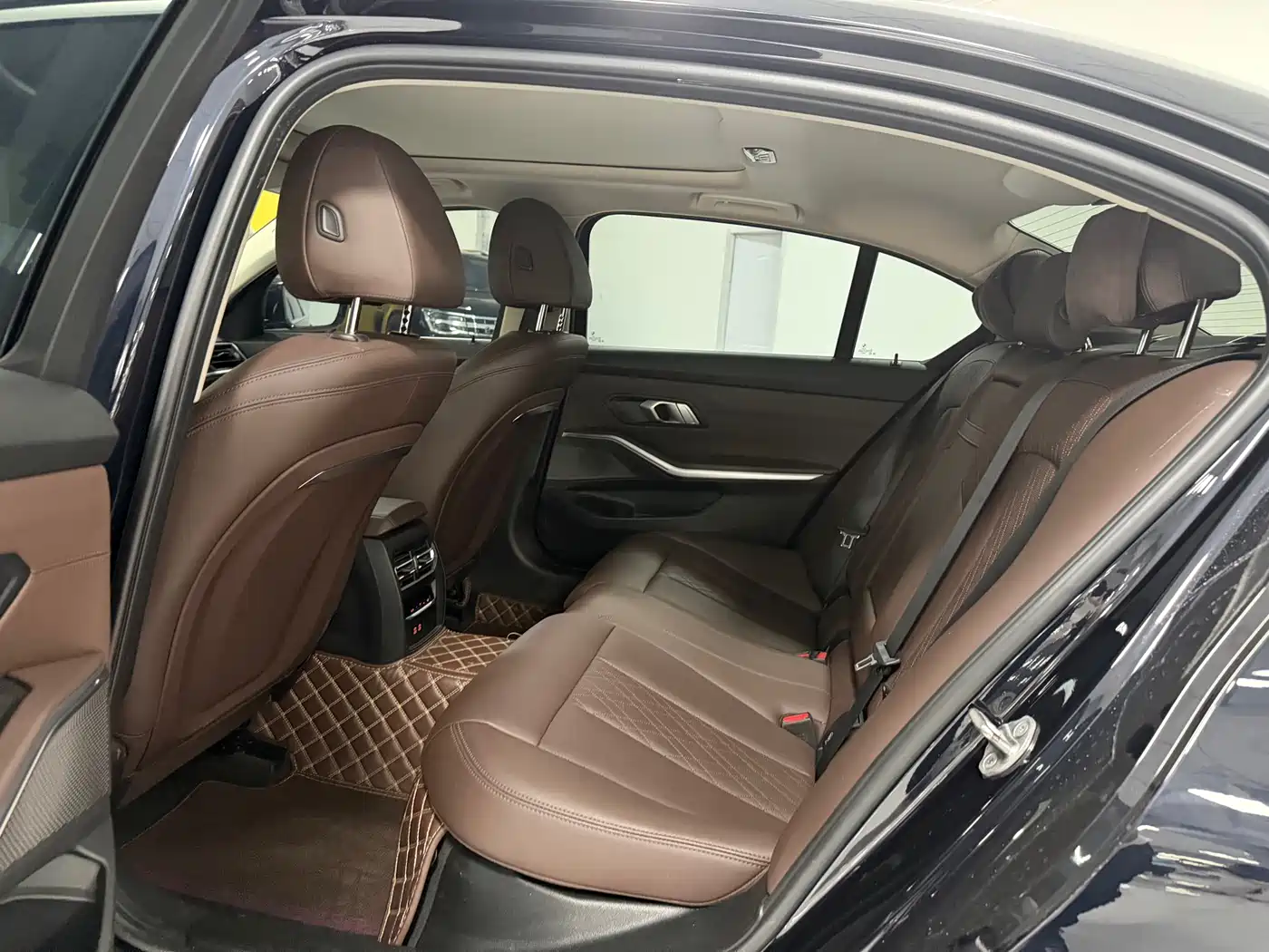 BMW 3 Series 2024 325Li M Sport Package фото 6