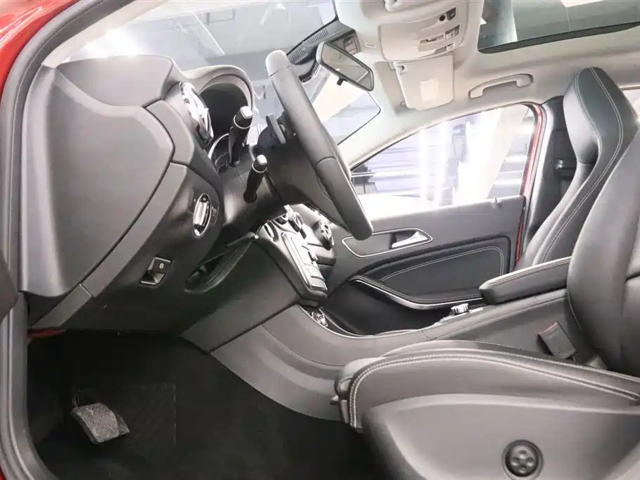 Mercedes-Benz GLA 2017 GLA 200 Dynamic фото 14
