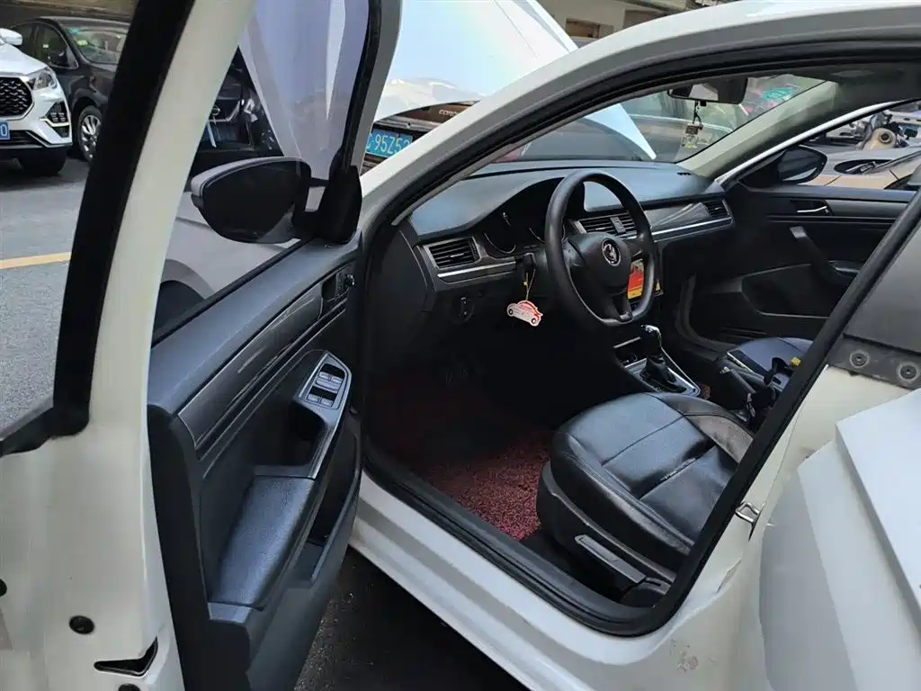 Volkswagen Bora 2018 1.5L Automatic Fashion фото 14
