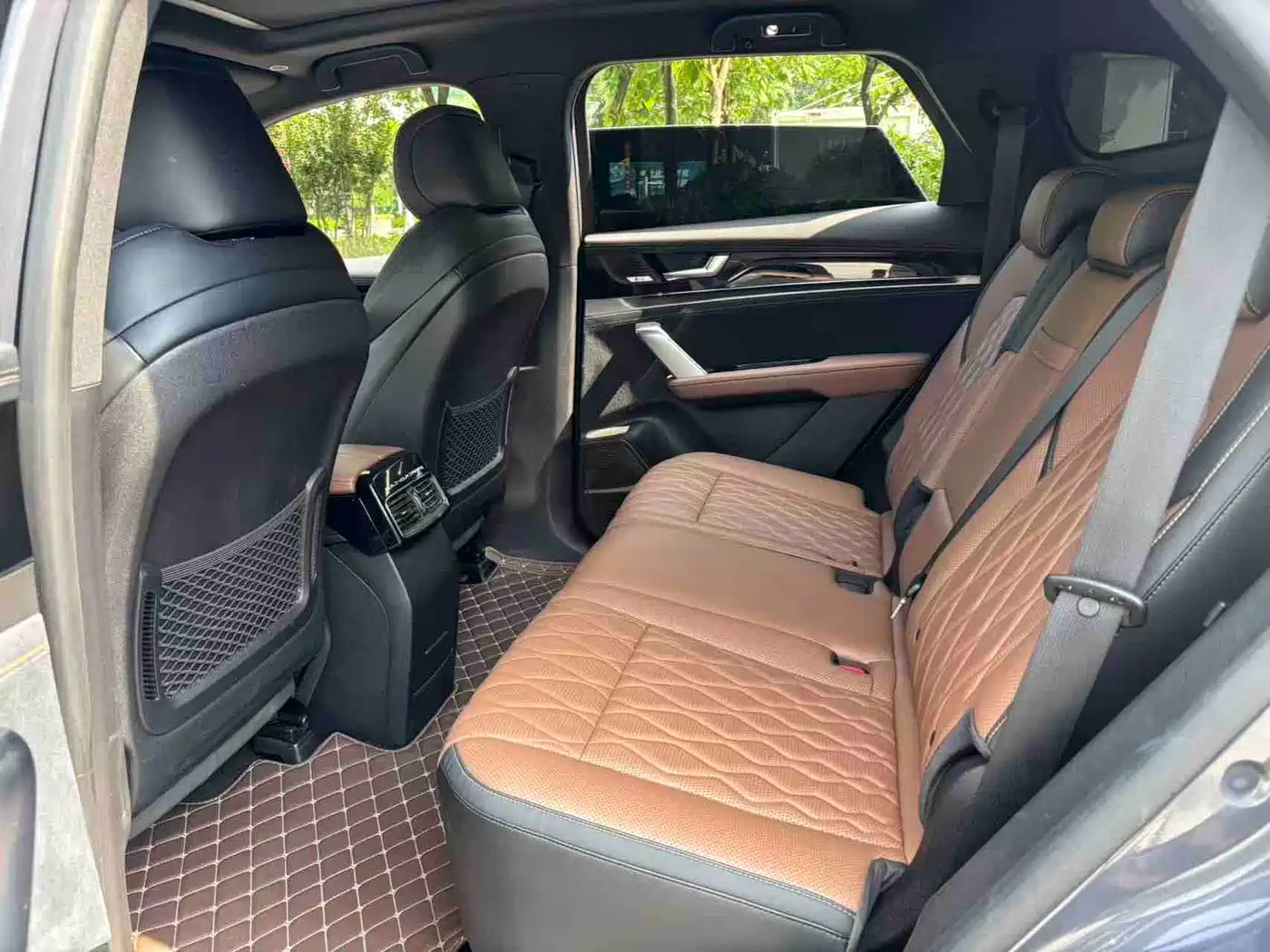BYD Tang New Energy 2021 DM-i 112KM Honor фото 10