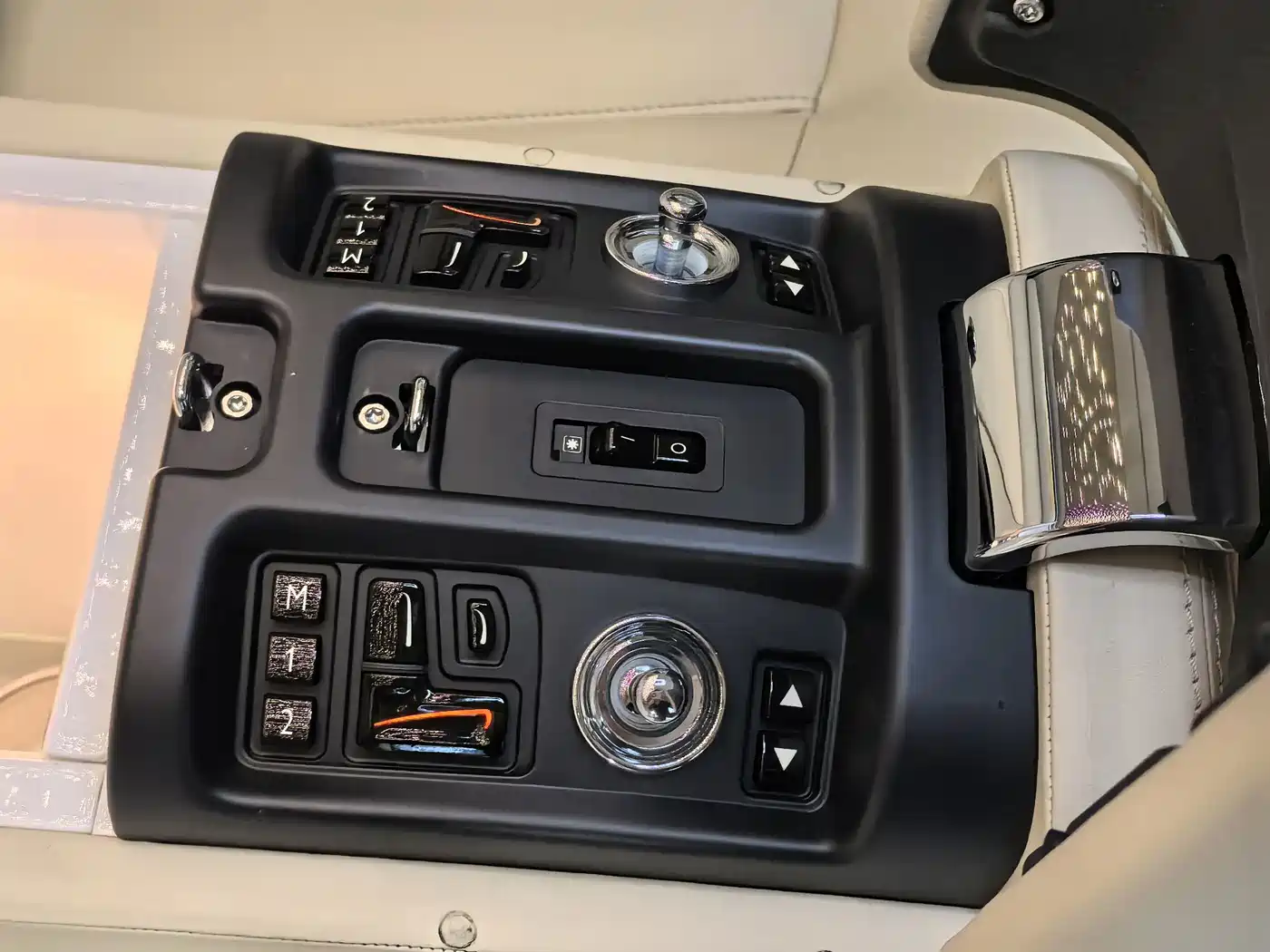 Фото 6 - Rolls-Royce Phantom