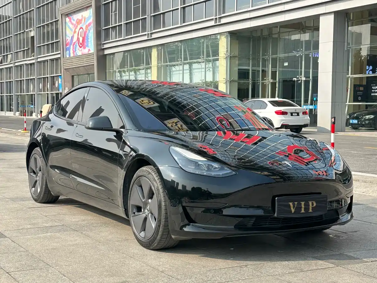 Фото 6 - Tesla Model 3