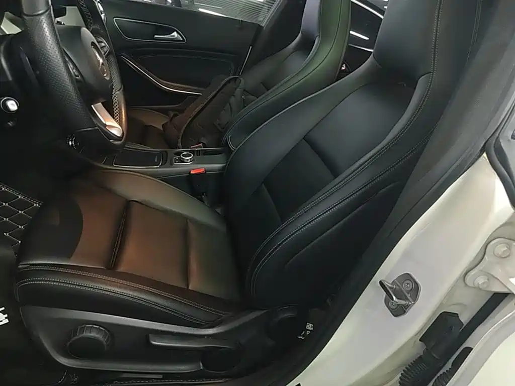 Mercedes-Benz CLA (Import) 2018 CLA 200 Dynamic Edition фото 15