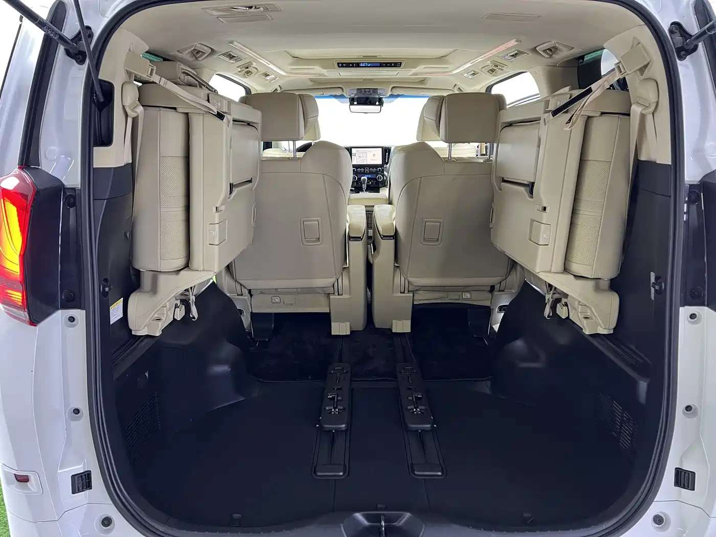 Toyota Alphard 2021 Hybrid 2.5L Premium фото 18