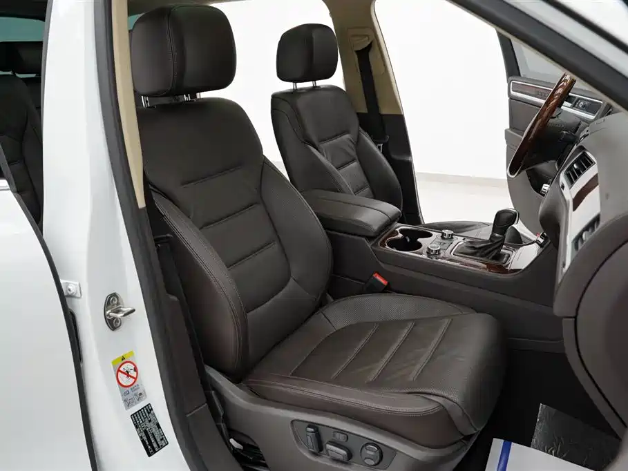 Volkswagen Touareg 2011 3.0TSI Premium фото 21