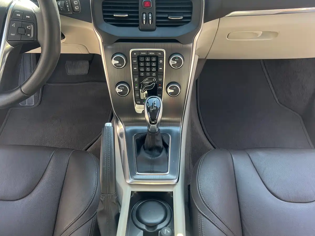 Фото 20 - Volvo V40