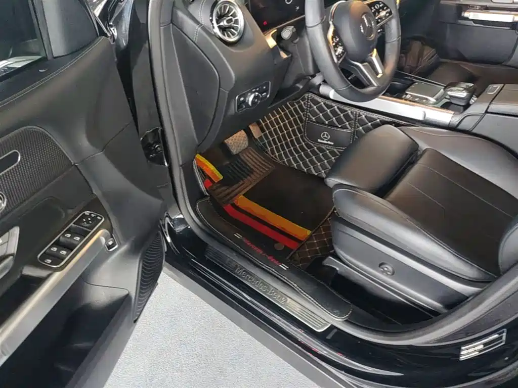 MERCEDES-BENZ GLB