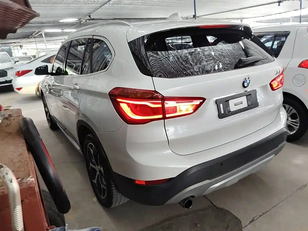BMW X1 2018 sDrive18Li Premium Model фото 5