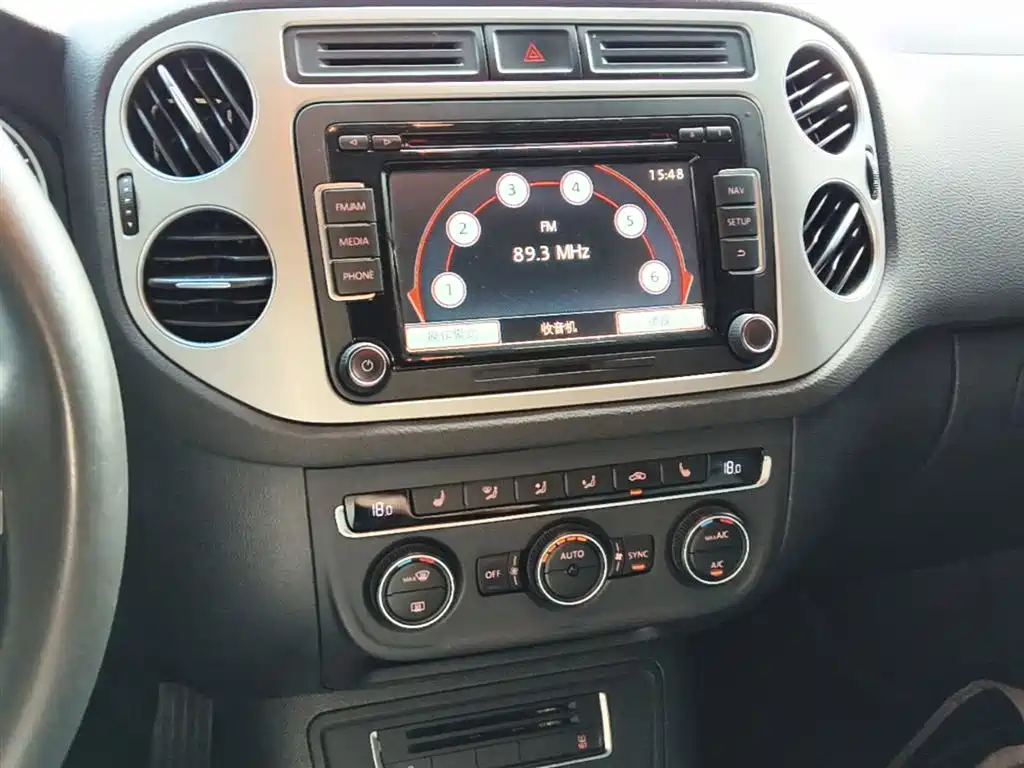 Volkswagen Tiguan 2015 1.8TSI Automatic 2WD Highline фото 13
