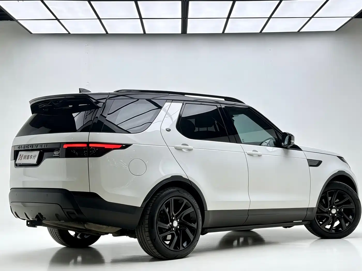 Land Rover Discovery 2018 3.0 SC V6 SE фото 4