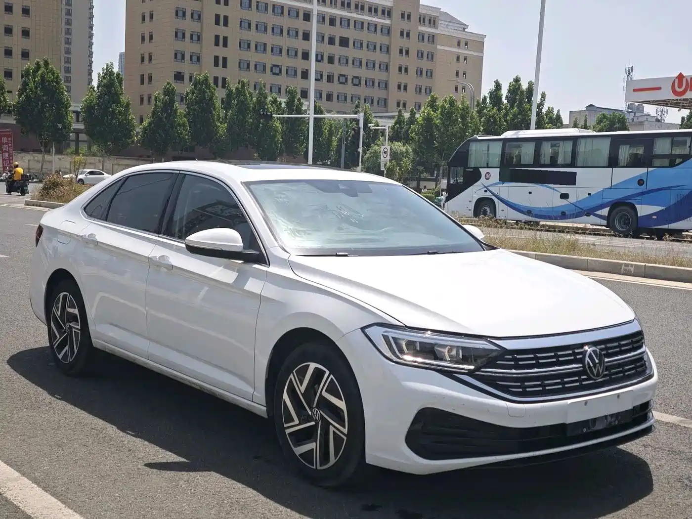 Volkswagen Sagitar 2023 Model Year 280TSI DSG Surpass Edition фото 3