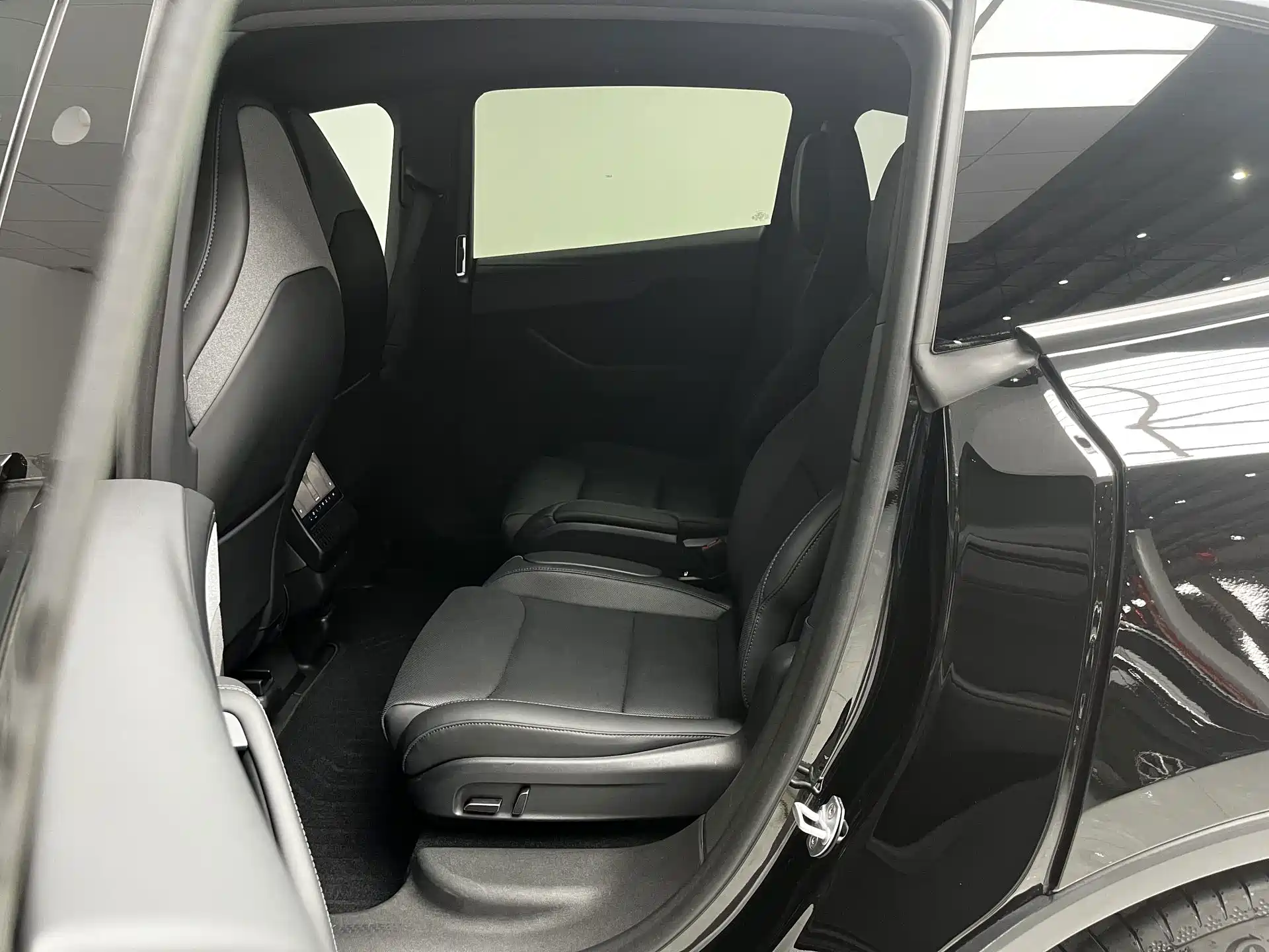 Фото 9 - Tesla Model Y L