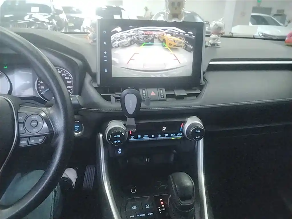 Toyota Wildlander 2020 Dual Engine 2.5L E-CVT FWD Luxury фото 13