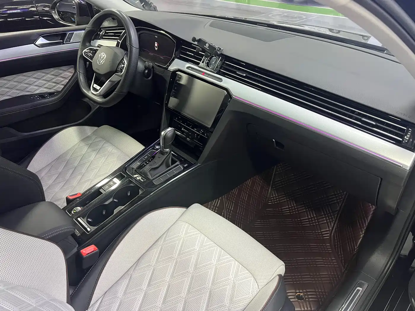 Volkswagen Magotan 2023 Model 2 Million Commemorative Edition 330TSI DSG Luxury фото 4