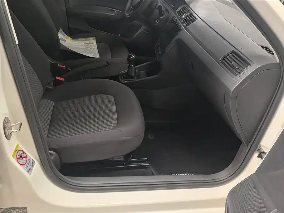 Volkswagen Santana 2016 1.6L Manual Trend Edition фото 8