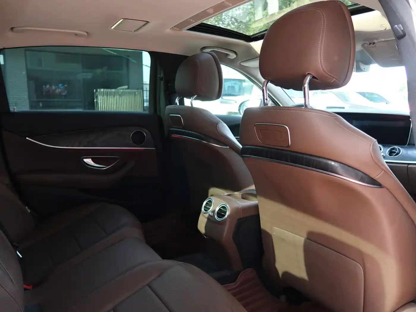 Mercedes-Benz E-Class 2016 E 300 L Sport Fashion Type фото 7
