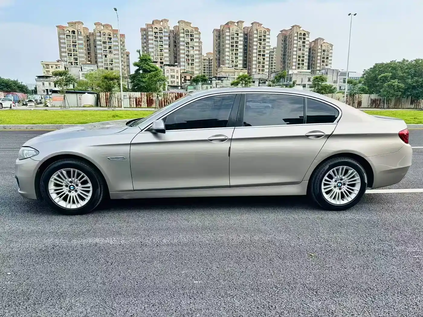 BMW 5 Series 2014 525Li Leading фото 5