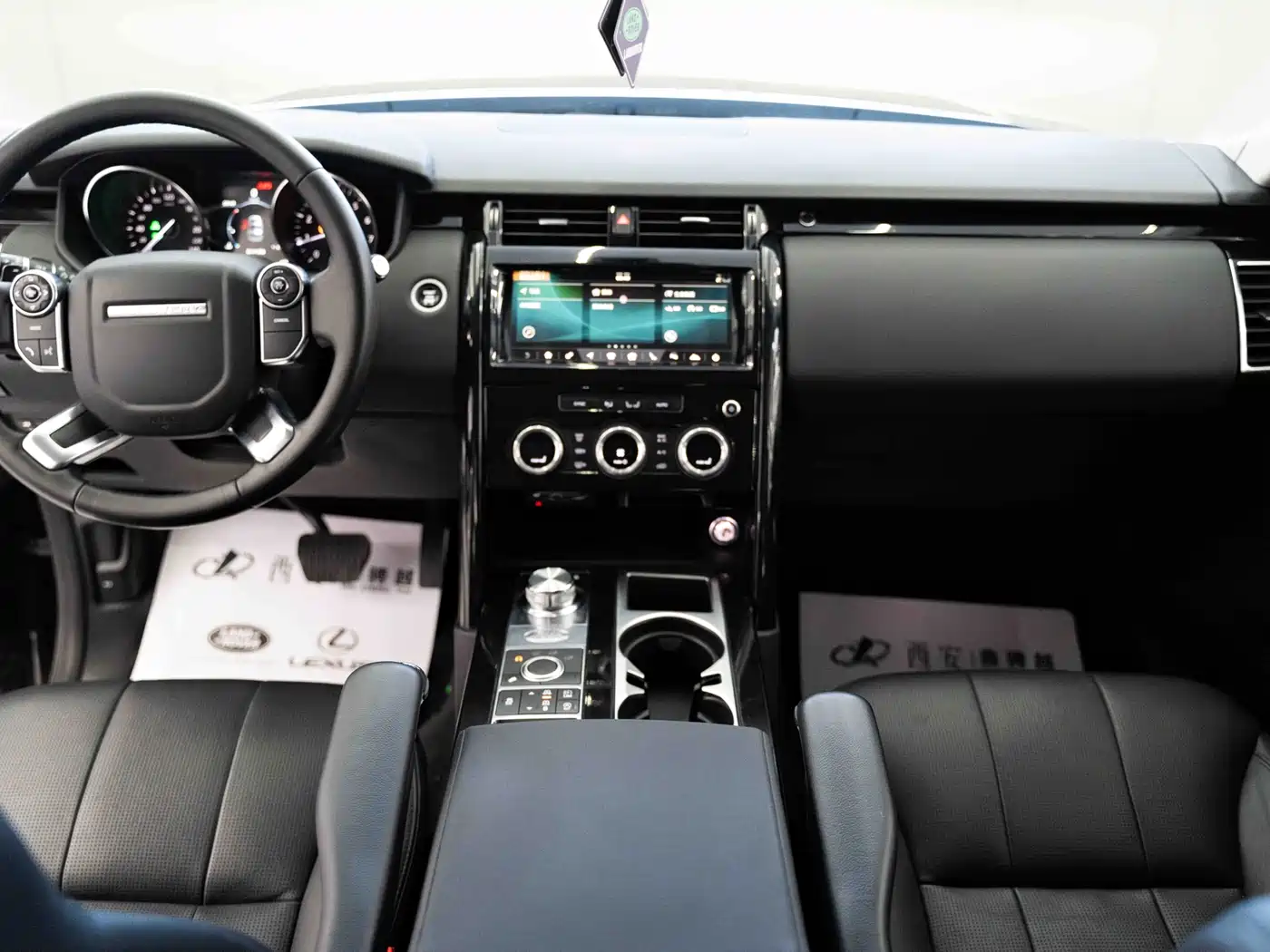 Land Rover Discovery 2018 2.0T SE фото 11