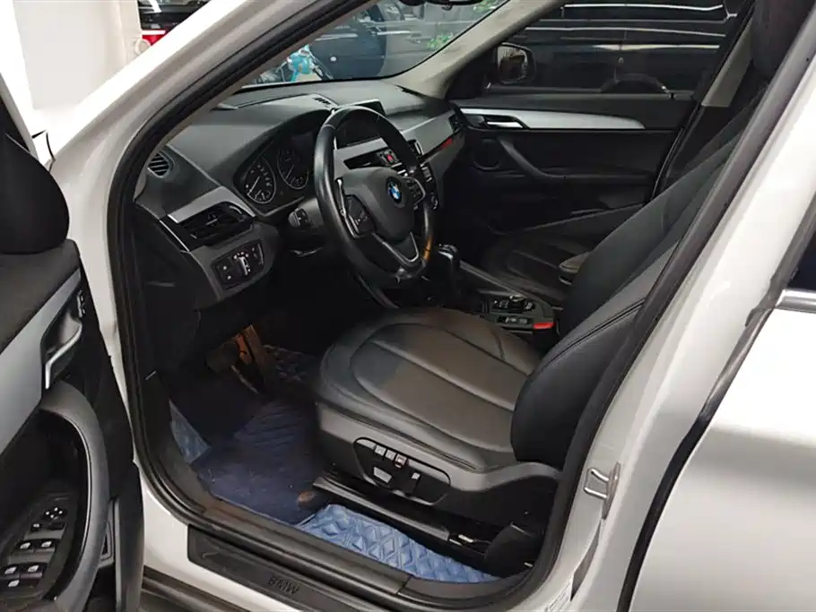 BMW X1 2018 sDrive20Li Leading Model фото 9