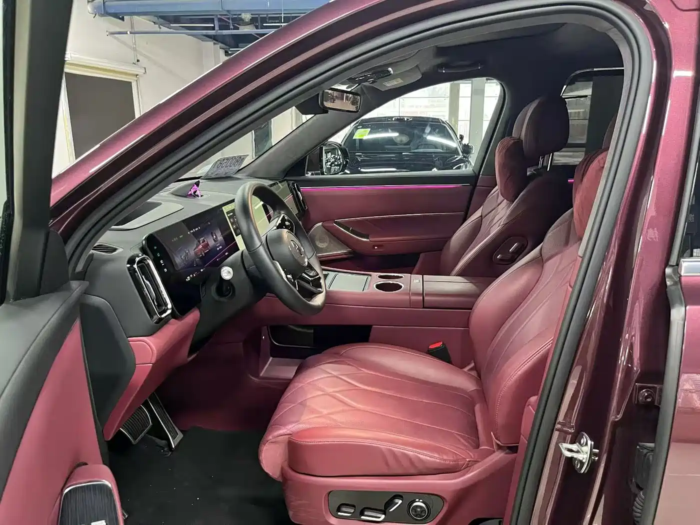 AITO Wenjie AITO M8 2025 Model Extended Range Ultra Edition 53.4kWh 5-Seater фото 4