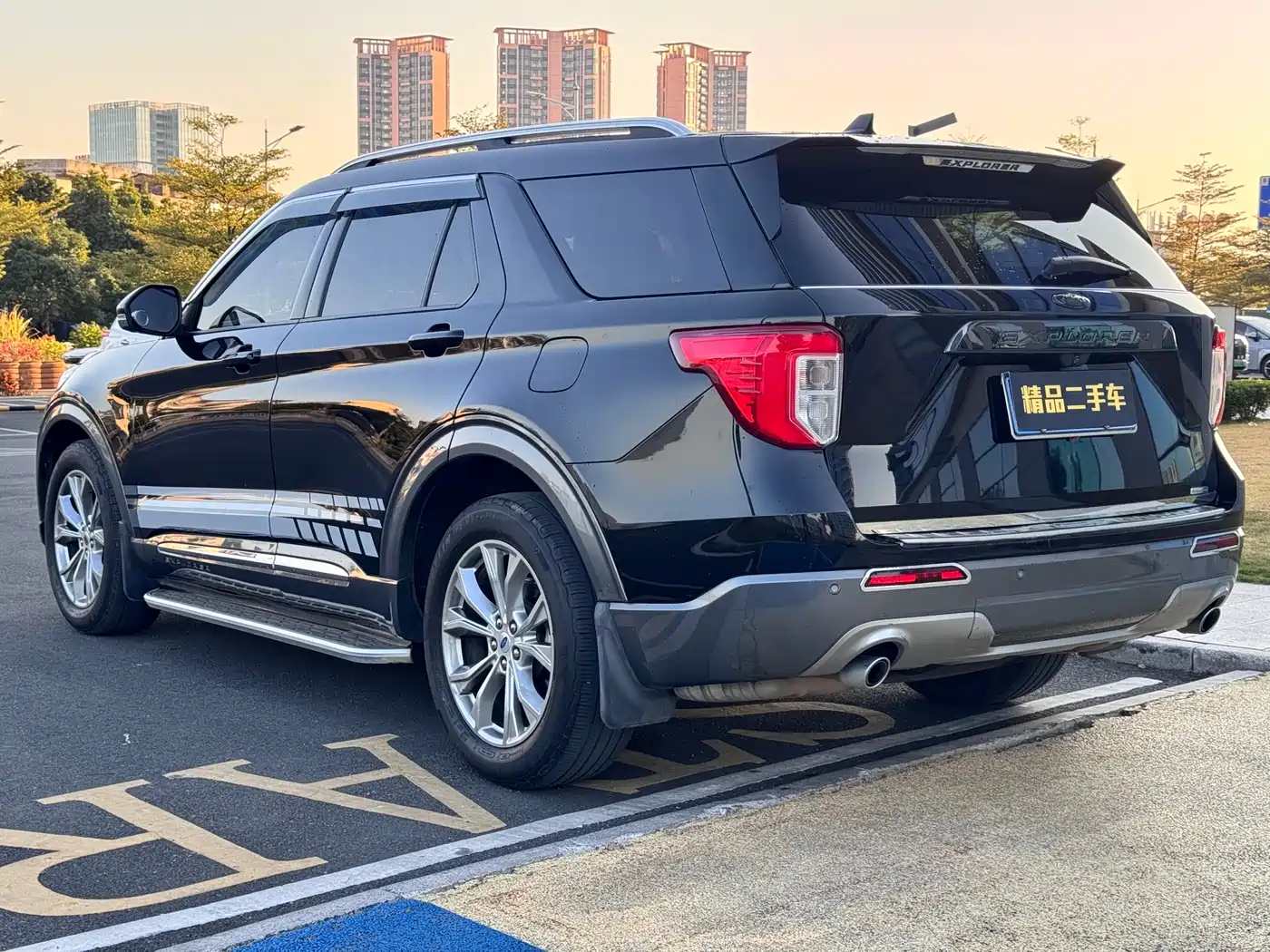 FORD EXPLORER