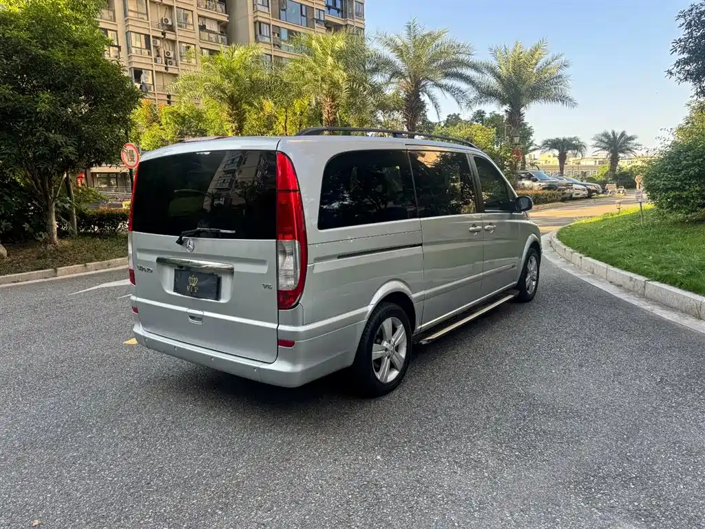 Mercedes-Benz Viano 2011 2.5L Luxury Edition фото 6