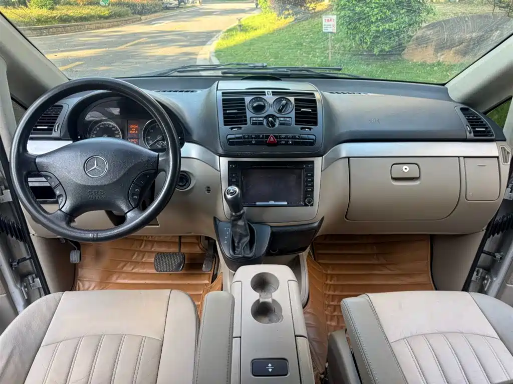 Mercedes-Benz Viano 2011 2.5L Luxury Edition фото 14