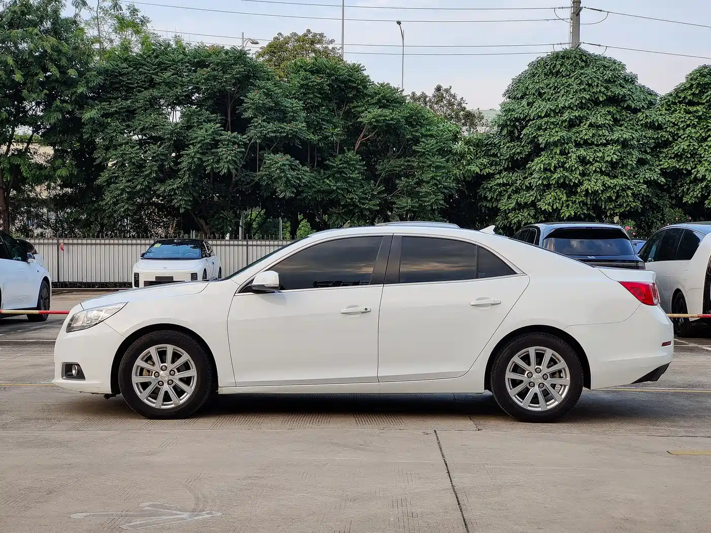 Chevrolet Malibu 2013 2.0L Automatic Luxury Edition фото 4