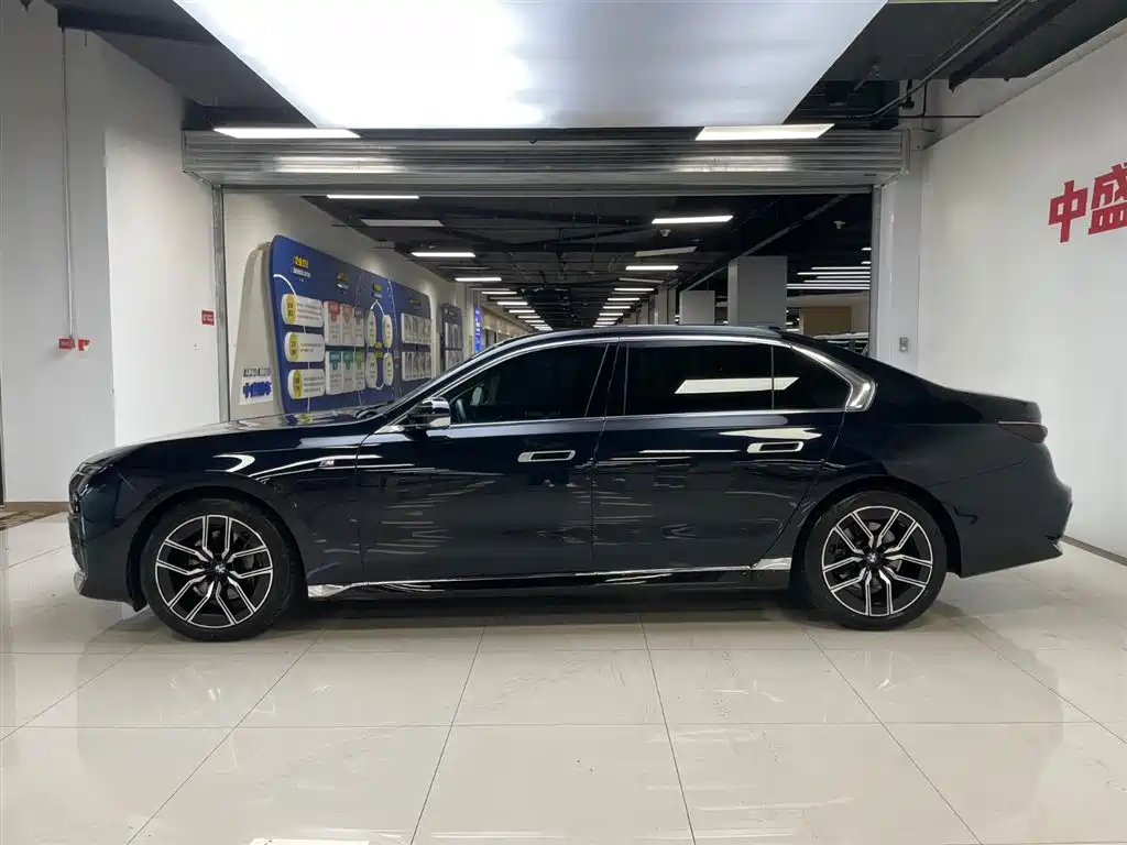 BMW 7-SERIES